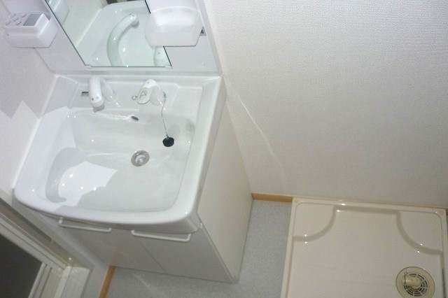 その他設備　洗面所には防水パン付きの洗濯機置場完備♪（同仕様画像）