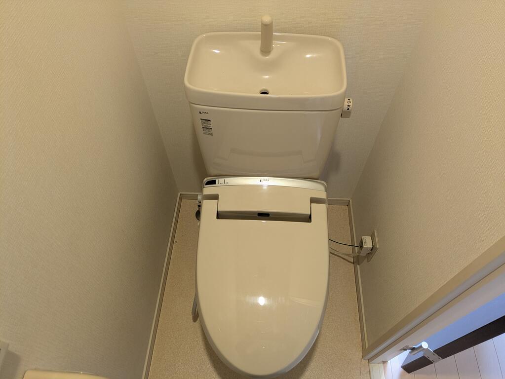 西武池袋線 保谷駅 徒歩10分 2階建 築17年のトイレ写真