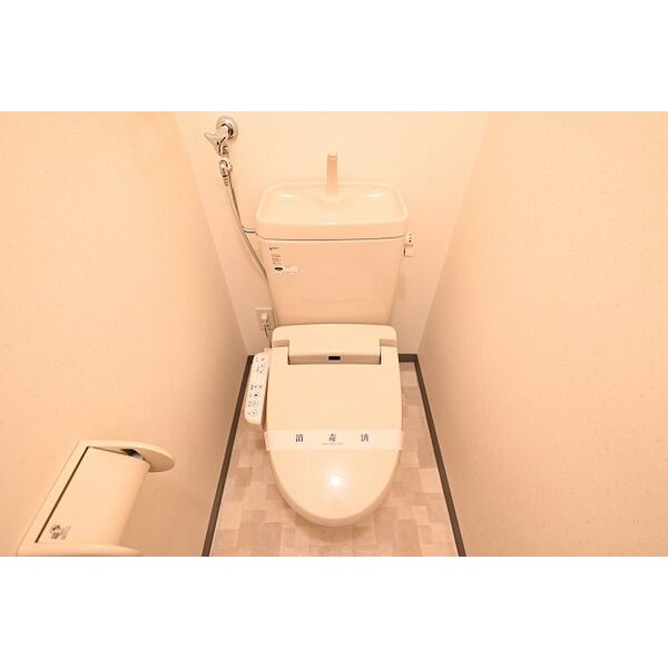 トイレ　清潔感のあるトイレです
