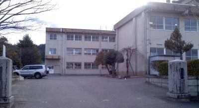 中学校　渡利中学校（中学校）まで2000m