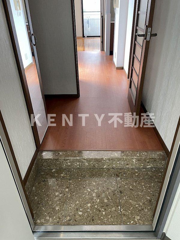 玄関　収納もある玄関です