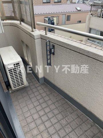 バルコニー　開放的で明るい空間を演出してくれるバルコニーです