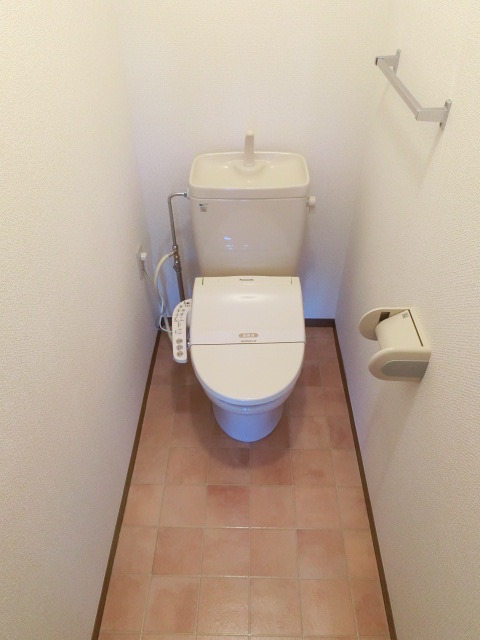 トイレ　ウォシュレット完備のトイレです。