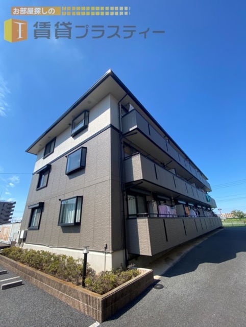 建物外観　江戸川リバーサイド。江戸川の気持ちいい風を感じられる物件です