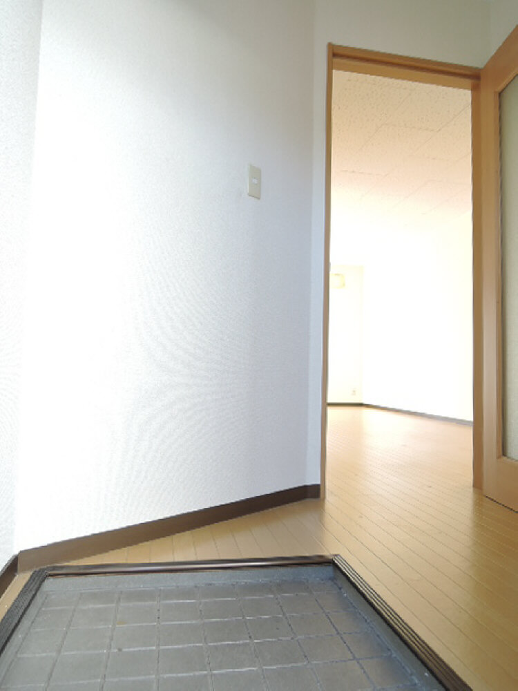 バイオレットコープ A棟の玄関写真