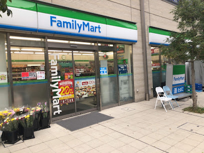 コンビニ　ファミリーマート黄金町駅北店（コンビニ）まで350m