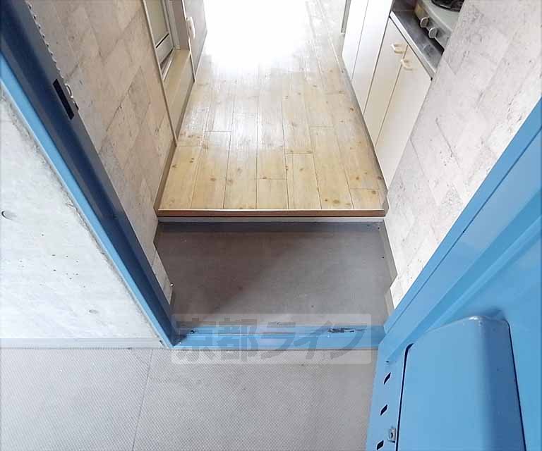 ＪＲ片町線 下狛駅 徒歩5分 3階建 築40年の玄関写真