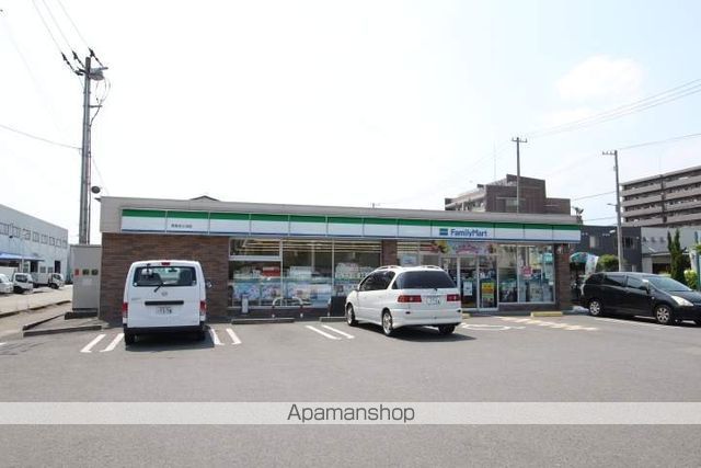 コンビニ　ファミリーマート高知北久保店（コンビニ）まで200m