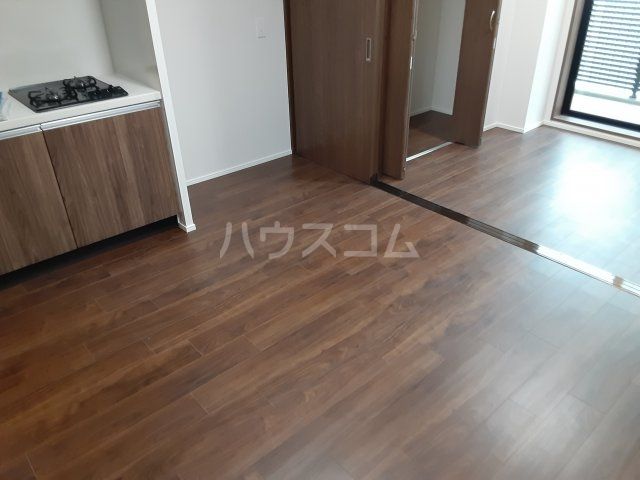 スプランディッド新横浜の居間写真