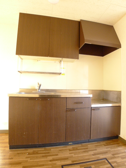 キッチン　写真は別部屋のため、現況と異なる場合があります。