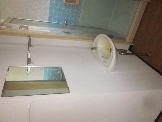 洗面設備　エアコンは、設備外のサービス品です。