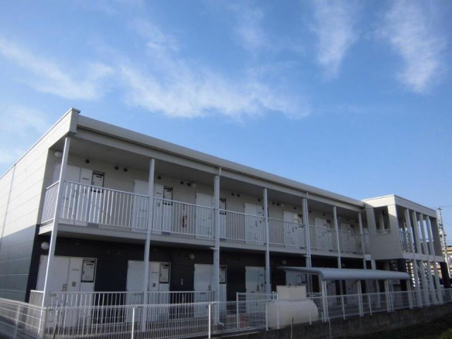 【松山市居相のアパートの建物外観】