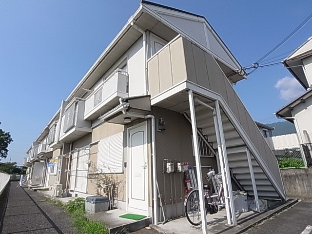 【ファミール山本の建物外観】