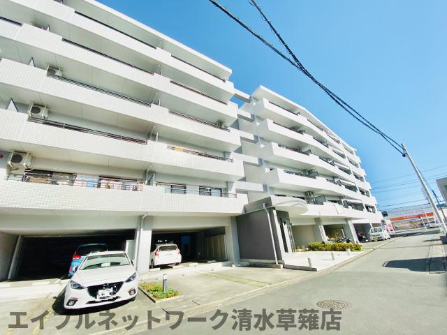 【静岡市駿河区聖一色のマンションの建物外観】