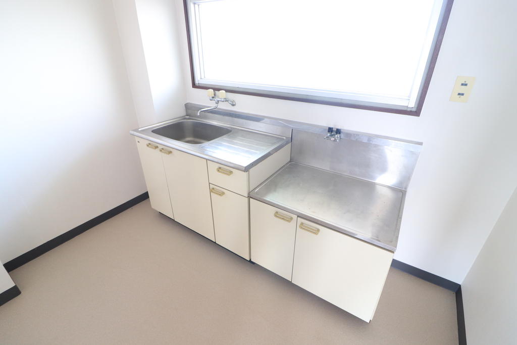 キッチン　キッチンは窓付きです！