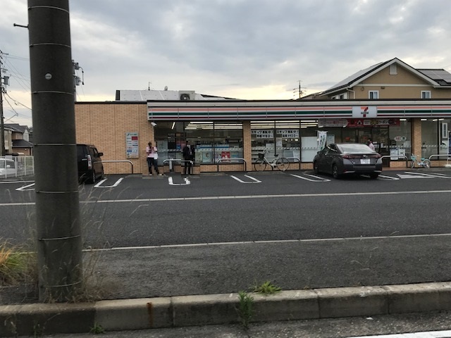 【春日井市出川町のマンションのコンビニ】