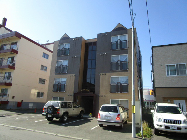 札幌市東区北三十七条東のマンションの建物外観