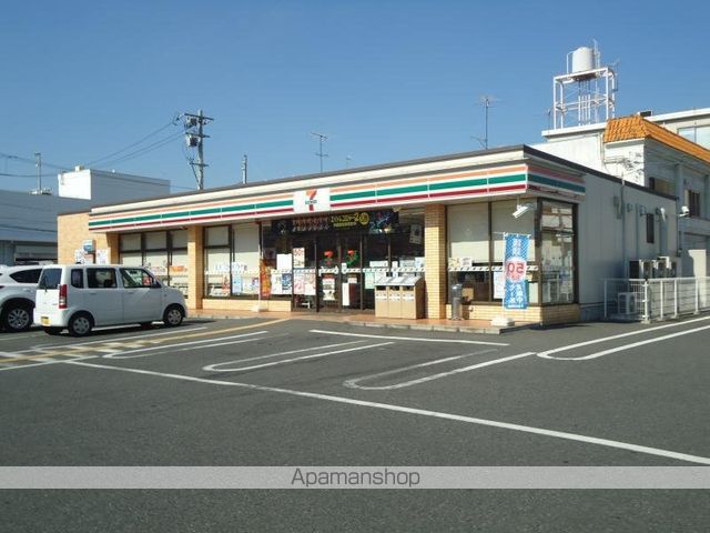 コンビニ　セブンイレブン福山春日６丁目店（コンビニ）まで700m