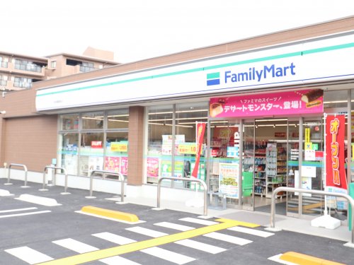 コンビニ　ファミリーマート　奈良鶴舞西店（コンビニ）まで508m