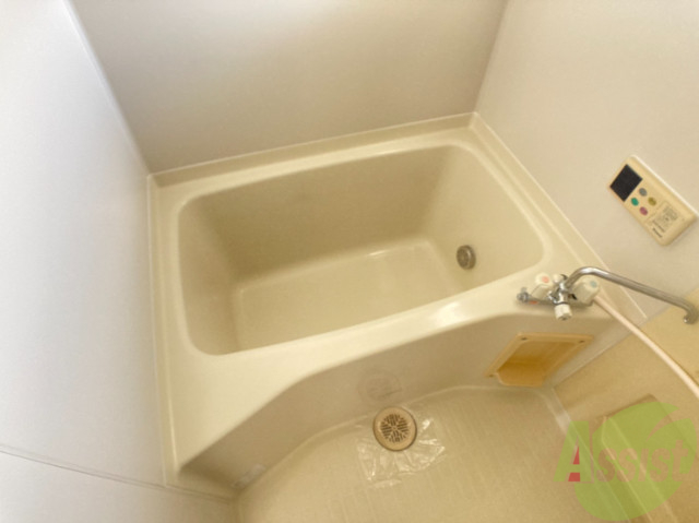 バス・シャワールーム　お風呂には人気の追焚機能も付いていて、温度設定もＯＫです。