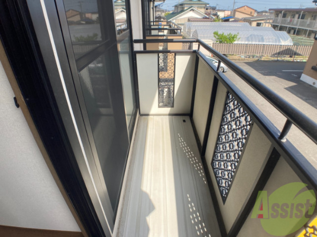 バルコニー　ベランダも結構広め。南向きで日当たりも良いですね。