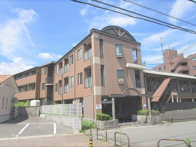 山田マンションの建物外観