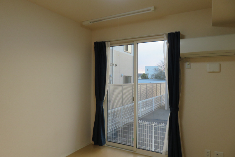 居室・リビング　洋室６．６帖　エアコン付