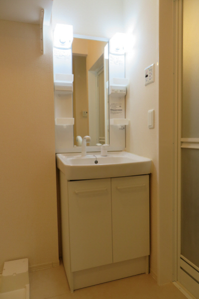 洗面設備　シャンプドレッサー　ミラーキャビネット付