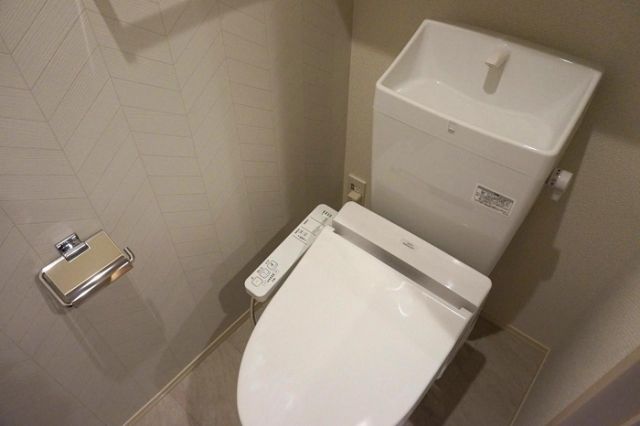 【富士市中野のアパートのトイレ】