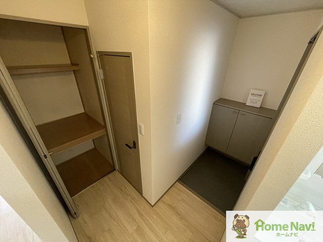 玄関　下駄箱付き