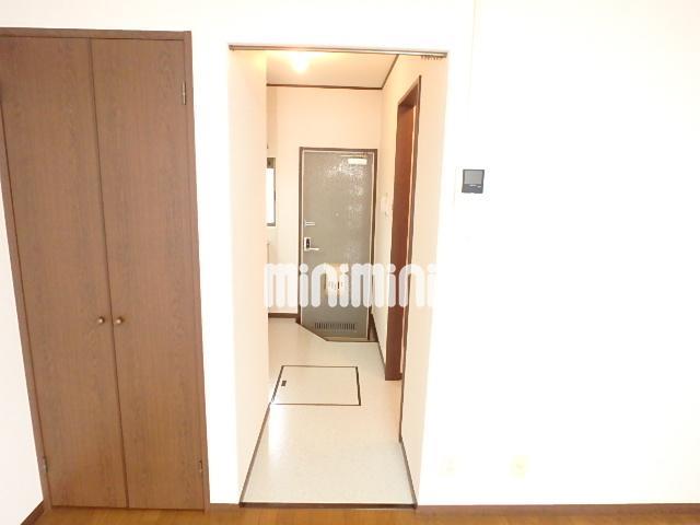 玄関　カーテンを付けてお部屋とキッチンを仕切れます。