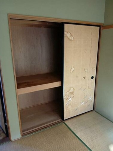 収納　※写真はクリーニング前のものです