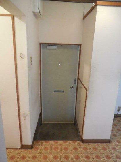 玄関　※写真はクリーニング前のものです