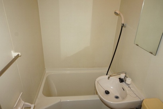 バス・シャワールーム　※別部屋の写真です
