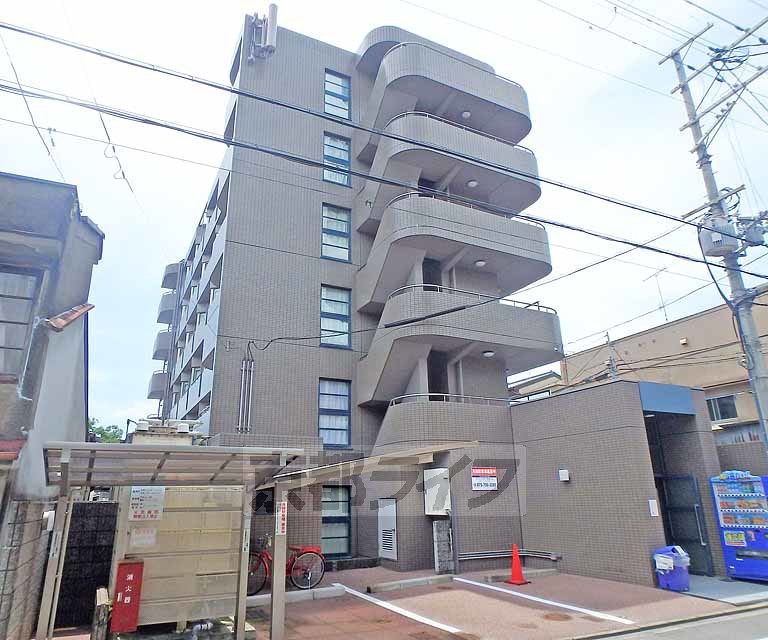 【ハウスセゾン鞍馬口の建物外観】