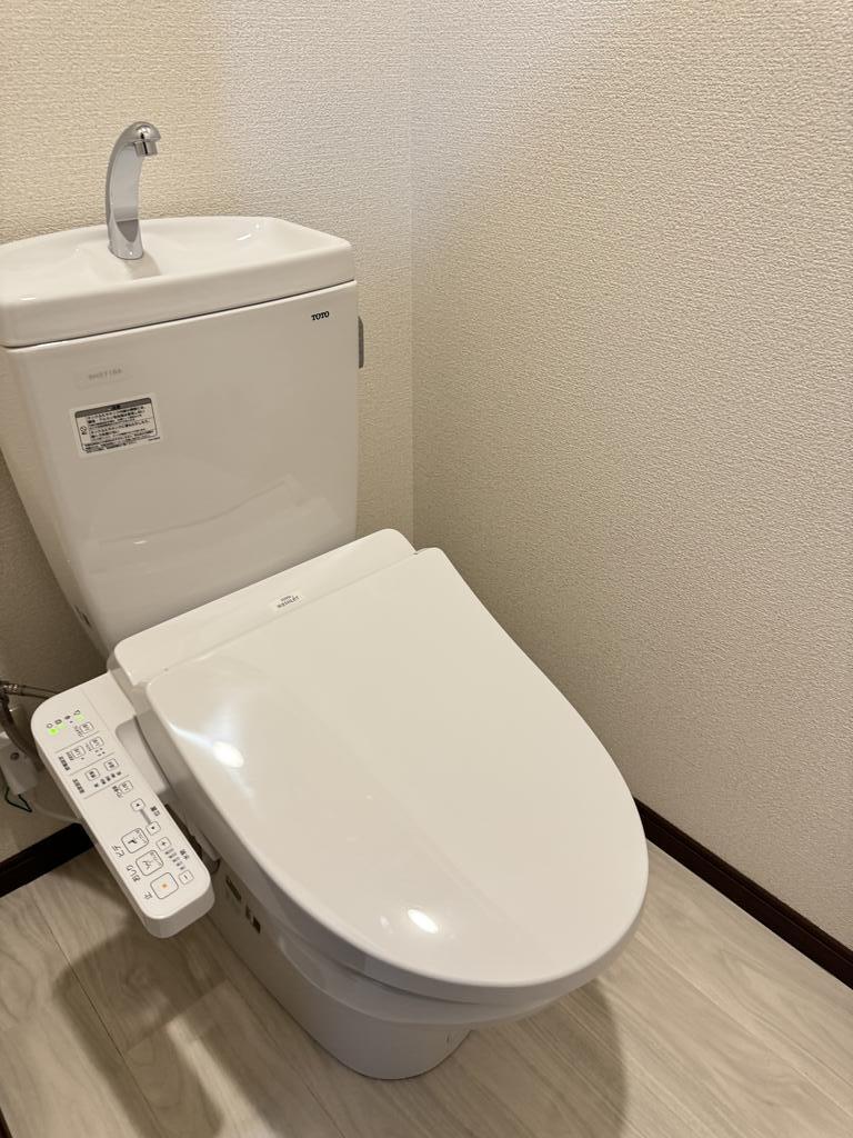 トイレ　温水洗浄便座付きトイレ！