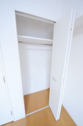 収納　★ハンガーラック付き、上部収納も有り★