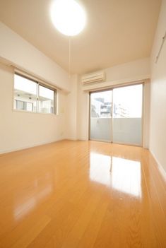 居室・リビング　★角部屋、二面採光、風通しも良好★