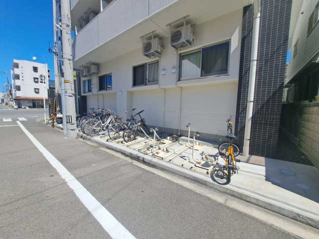 【松山市平和通のマンションの駐車場】