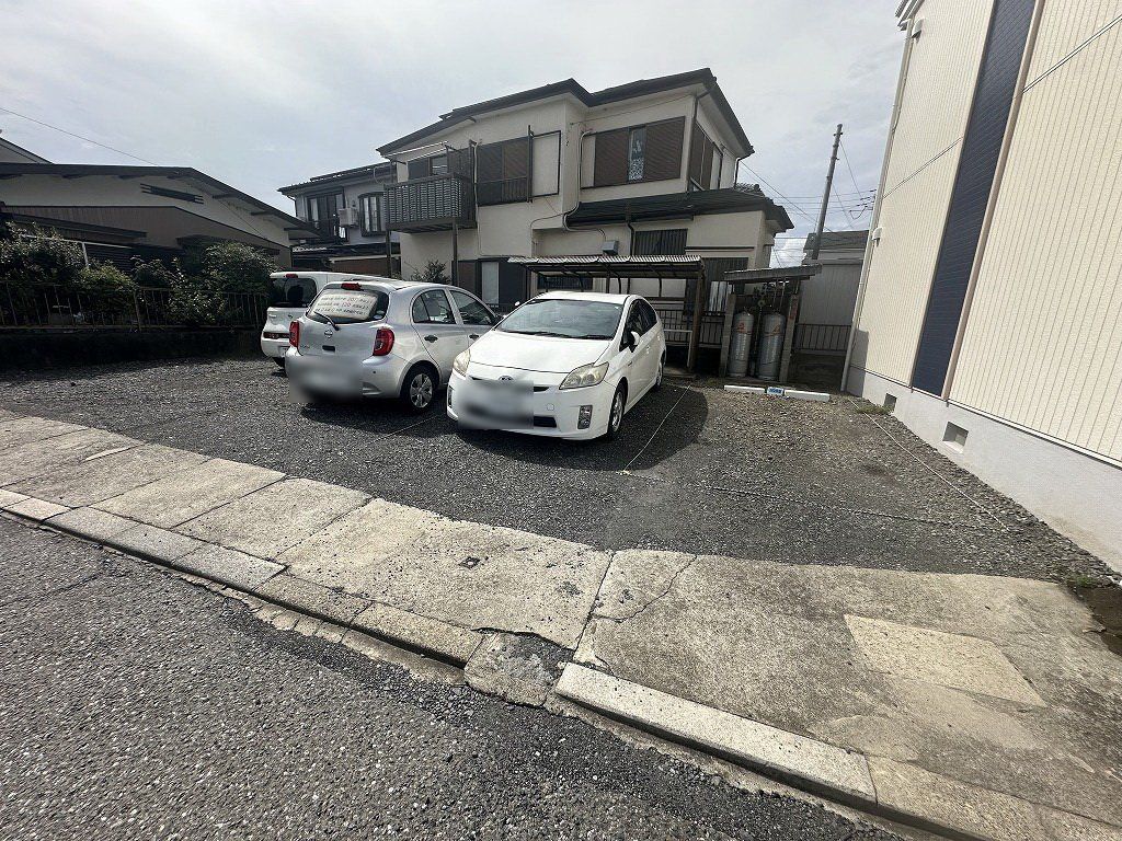 【狭山市広瀬東のアパートの駐車場】