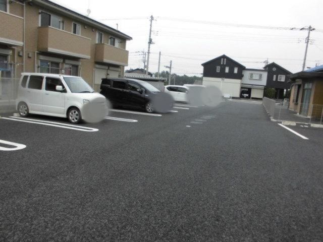 【児玉郡美里町大字関のアパートの駐車場】