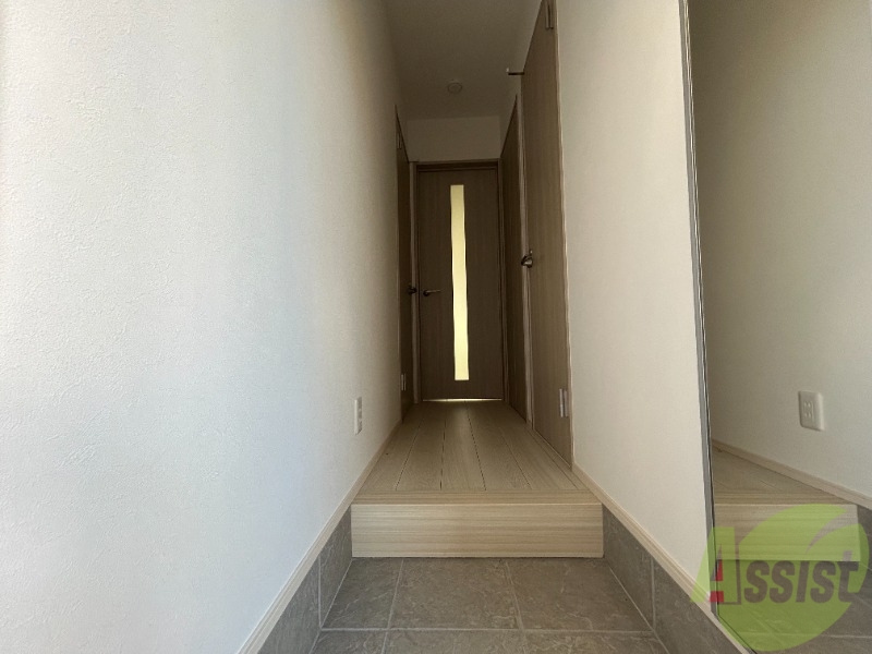 玄関　玄関からの様子です。すぐ部屋が見えないのは安心ですね。