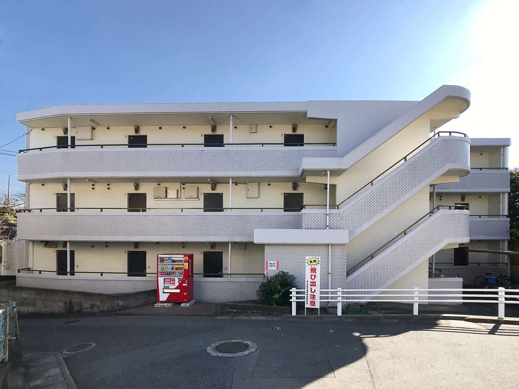 【福岡市城南区松山のマンションの建物外観】