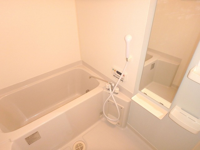 バス・シャワールーム　追い焚き付きでいつでも温かいお風呂に浸かれます☆