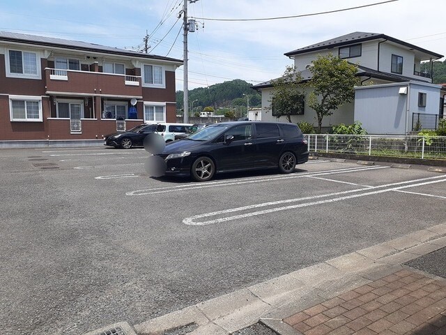 【シェーネ・グランツ　II棟IIの駐車場】