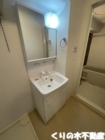 洗面設備　使いやすい洗面所です