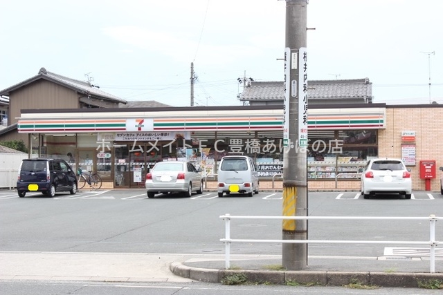 コンビニ　セブンイレブン豊橋草間町店（コンビニ）まで370m