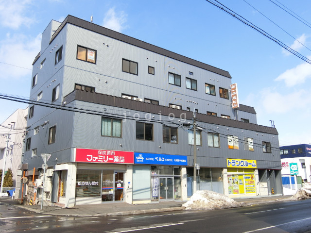 札幌市豊平区美園三条のマンションの建物外観