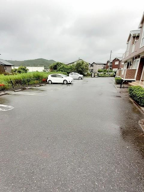 【下関市菊川町大字田部のアパートの駐車場】