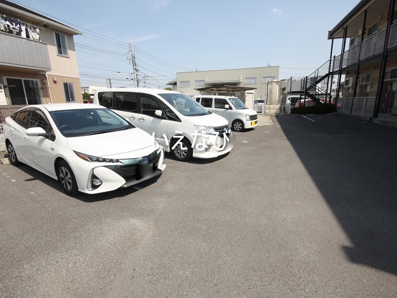 【岡山市東区瀬戸町沖のアパートの駐車場】